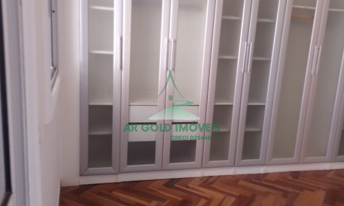 Casa para Alugar em Pinheiros | 250m² | 3 Suítes | Quintal | Lareira