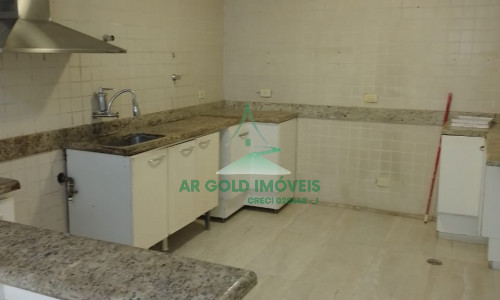 Casa para Alugar em Pinheiros | 250m² | 3 Suítes | Quintal | Lareira