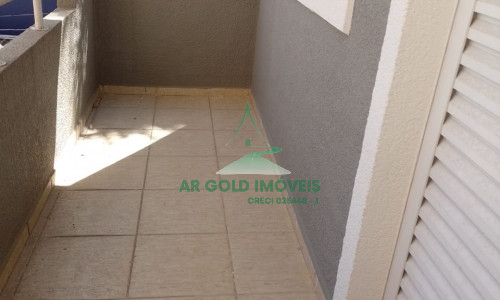 Casa para Alugar em Pinheiros | 250m² | 3 Suítes | Quintal | Lareira