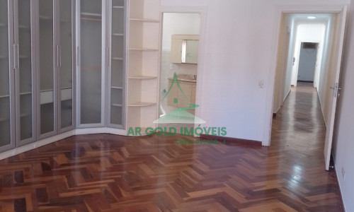 Casa para Alugar em Pinheiros | 250m² | 3 Suítes | Quintal | Lareira