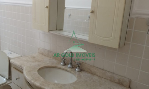 Casa para Alugar em Pinheiros | 250m² | 3 Suítes | Quintal | Lareira