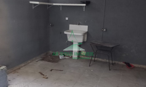 Casa para Alugar em Pinheiros | 250m² | 3 Suítes | Quintal | Lareira