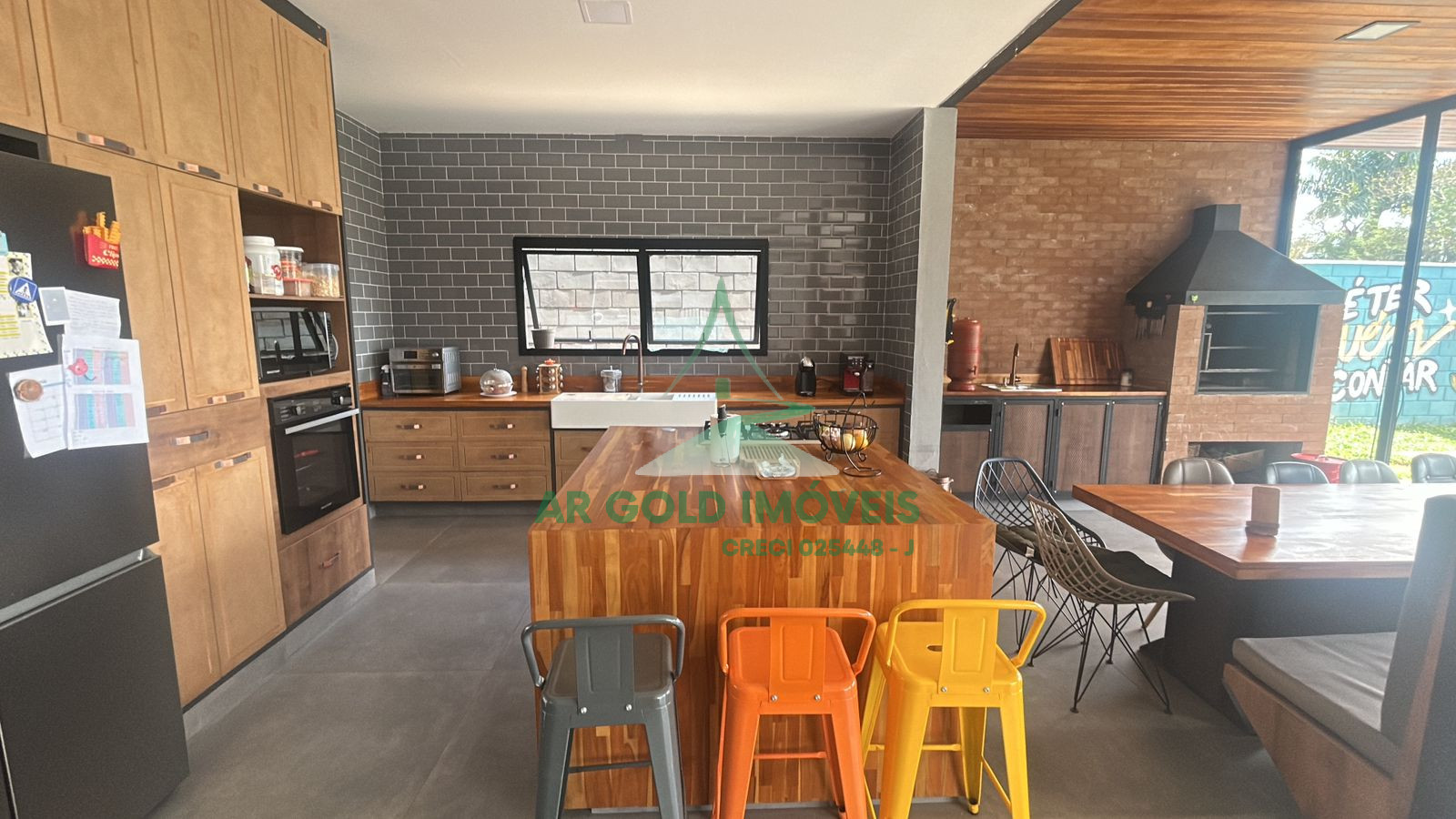 Casa em Condomínio no Parque Petrópolis | 380m² | 4 Suítes | Piscina | Porteira Fechada