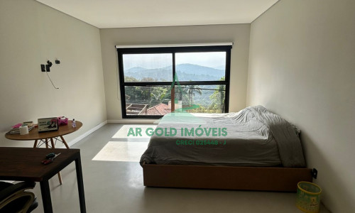Casa em Condomínio no Parque Petrópolis | 380m² | 4 Suítes | Piscina | Porteira Fechada
