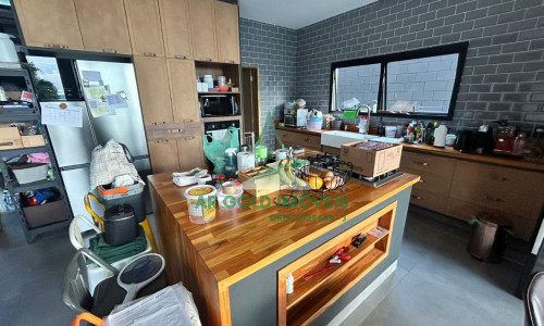 Casa em Condomínio no Parque Petrópolis | 380m² | 4 Suítes | Piscina | Porteira Fechada