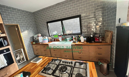 Casa em Condomínio no Parque Petrópolis | 380m² | 4 Suítes | Piscina | Porteira Fechada