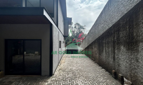 Casa em Condomínio no Parque Petrópolis | 380m² | 4 Suítes | Piscina | Porteira Fechada