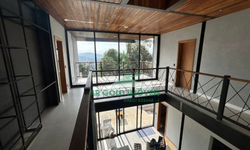 Casa em Condomínio no Parque Petrópolis | 380m² | 4 Suítes | Piscina | Porteira Fechada