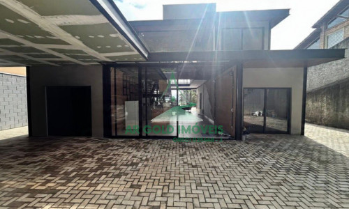 Casa em Condomínio no Parque Petrópolis | 380m² | 4 Suítes | Piscina | Porteira Fechada