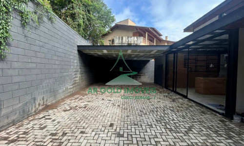 Casa em Condomínio no Parque Petrópolis | 380m² | 4 Suítes | Piscina | Porteira Fechada