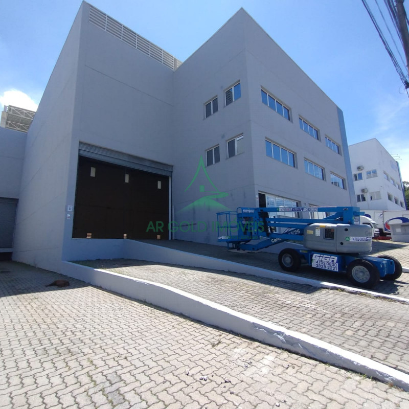 Galpão à Venda ou Locação em Vargem Grande Paulista | 1.000m² | 2 Docas | 13,5m | Raposo Tavares