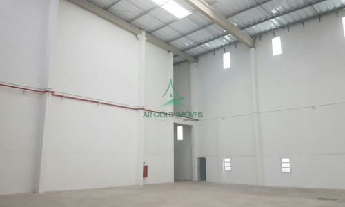 Galpão à Venda ou Locação em Vargem Grande Paulista | 1.000m² | 2 Docas | 13,5m | Raposo Tavares