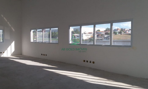 Galpão à Venda ou Locação em Vargem Grande Paulista | 1.000m² | 2 Docas | 13,5m | Raposo Tavares
