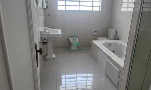 Casa para Locação na Vila Madalena | 400m² | 2 Suítes | 7 Vagas | Residencial ou Comercial