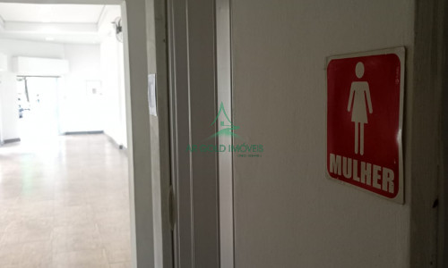 Loja Comercial para Locação na Lapa | 100m² | Esquina | 2 Vitrines | Alta Visibilidade | Alto Fluxo