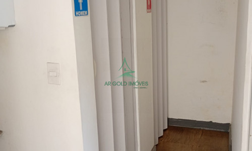 Loja Comercial para Locação na Lapa | 100m² | Esquina | 2 Vitrines | Alta Visibilidade | Alto Fluxo