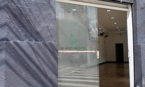 Loja Comercial para Locação na Lapa | 100m² | Esquina | 2 Vitrines | Alta Visibilidade | Alto Fluxo
