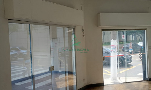 Loja Comercial para Locação na Lapa | 100m² | Esquina | 2 Vitrines | Alta Visibilidade | Alto Fluxo