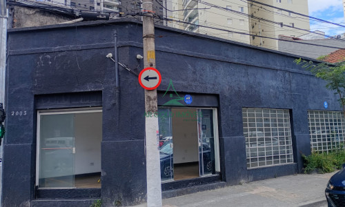 Loja Comercial para Locação na Lapa | 100m² | Esquina | 2 Vitrines | Alta Visibilidade | Alto Fluxo
