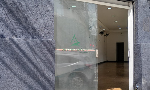 Loja Comercial para Locação na Lapa | 100m² | Esquina | 2 Vitrines | Alta Visibilidade | Alto Fluxo