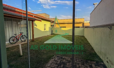 Casa à Venda no Residencial Bosques dos Ipês | 350m² | 2 Quartos | 1 Suíte | Quintal Amplo | 2 Vagas
