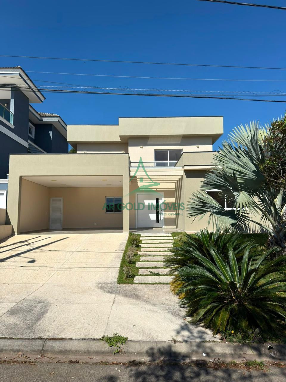 Casa à Venda em Jandira | 417m² | 4 Suítes | Área Gourmet | 5 Vagas | Cond. Reserva Santa Maria