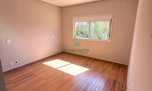 Casa à Venda em Jandira | 417m² | 4 Suítes | Área Gourmet | 5 Vagas | Cond. Reserva Santa Maria