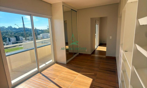 Casa à Venda em Jandira | 417m² | 4 Suítes | Área Gourmet | 5 Vagas | Cond. Reserva Santa Maria
