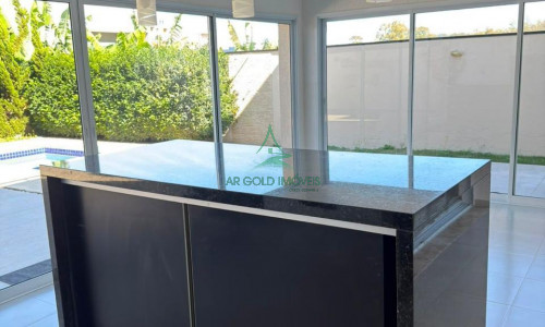 Casa à Venda em Jandira | 417m² | 4 Suítes | Área Gourmet | 5 Vagas | Cond. Reserva Santa Maria