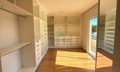 Casa à Venda em Jandira | 417m² | 4 Suítes | Área Gourmet | 5 Vagas | Cond. Reserva Santa Maria