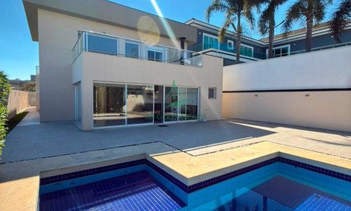 Casa à Venda em Jandira | 417m² | 4 Suítes | Área Gourmet | 5 Vagas | Cond. Reserva Santa Maria