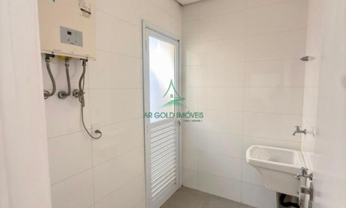 Casa à Venda em Jandira | 417m² | 4 Suítes | Área Gourmet | 5 Vagas | Cond. Reserva Santa Maria