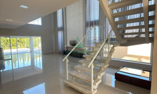 Casa à Venda em Jandira | 417m² | 4 Suítes | Área Gourmet | 5 Vagas | Cond. Reserva Santa Maria