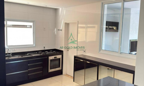 Casa à Venda em Jandira | 417m² | 4 Suítes | Área Gourmet | 5 Vagas | Cond. Reserva Santa Maria