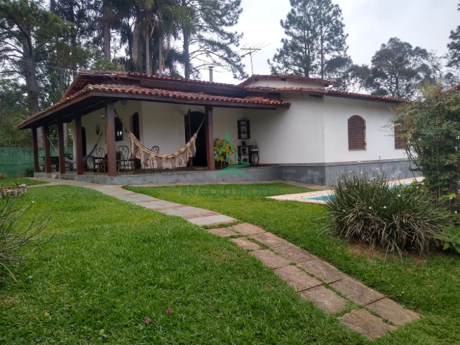 Casa à Venda em Cotia | 890m² | 4 Quartos | 2 Suítes | Piscina | 6 Vagas | Chácaras da Represinha