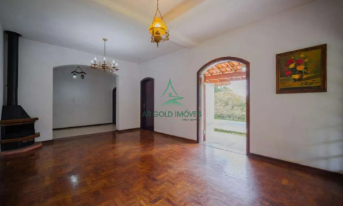 Casa à Venda em Cotia | 890m² | 4 Quartos | 2 Suítes | Piscina | 6 Vagas | Chácaras da Represinha