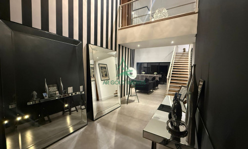 Casa à Venda em Alphaville | 460m² | 5 Suítes | Piscina Aquecida | 4 Vagas | Campos do Conde