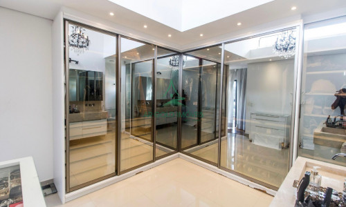 Casa à Venda em Alphaville | 460m² | 5 Suítes | Piscina Aquecida | 4 Vagas | Campos do Conde