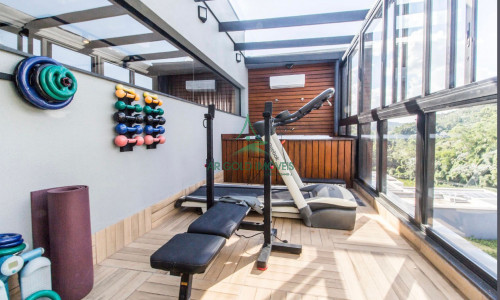 Casa à Venda em Alphaville | 460m² | 5 Suítes | Piscina Aquecida | 4 Vagas | Campos do Conde