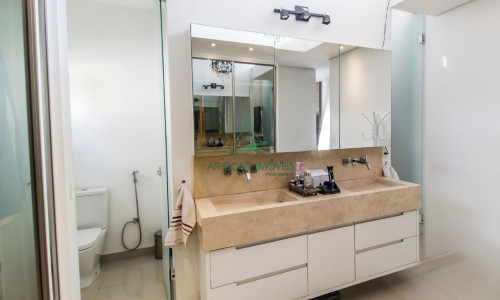Casa à Venda em Alphaville | 460m² | 5 Suítes | Piscina Aquecida | 4 Vagas | Campos do Conde