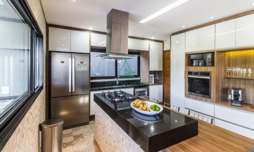 Casa à Venda em Alphaville | 460m² | 5 Suítes | Piscina Aquecida | 4 Vagas | Campos do Conde
