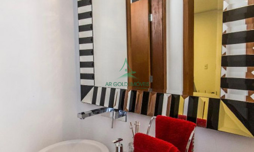 Casa à Venda em Alphaville | 460m² | 5 Suítes | Piscina Aquecida | 4 Vagas | Campos do Conde
