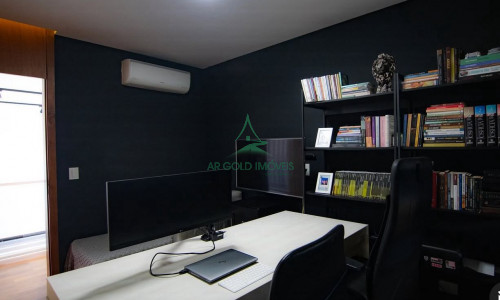 Casa à Venda em Alphaville | 460m² | 5 Suítes | Piscina Aquecida | 4 Vagas | Campos do Conde