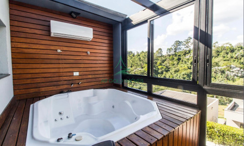 Casa à Venda em Alphaville | 460m² | 5 Suítes | Piscina Aquecida | 4 Vagas | Campos do Conde