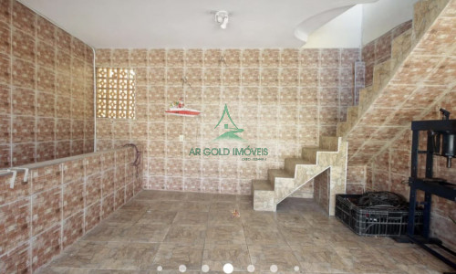 Casa à Venda na Penha | 100m² | 2 Dorms | Sacada | Churrasqueira | 1 Vaga | Próx. Shopping e Metrô
