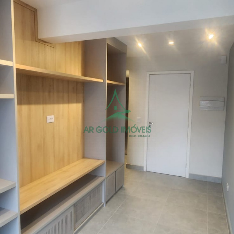 Apartamento à Venda no Rio Pequeno | 45m² | Decorado | Varanda | Edifício Rubi