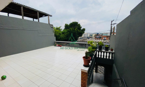 Imóvel à Venda no Jd. São Jorge | 338m² | 4 Casas | 8 Quartos | Churrasqueira | 3 Vagas