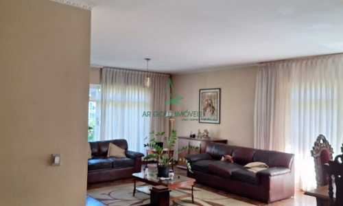 Casa à Venda na Vila Ida | 668m² de Terreno | 4 Suítes | Piscina | 3 Vagas