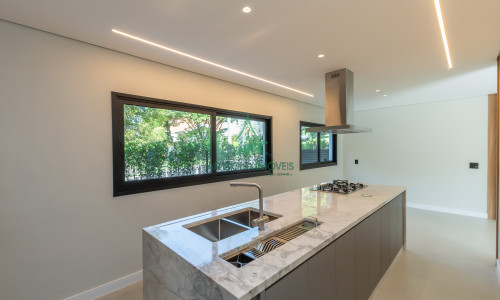 Casa à Venda em Alphaville | 516m² | 4 Suítes | Piscina com Spa | 12 Vagas | Alphaville 10