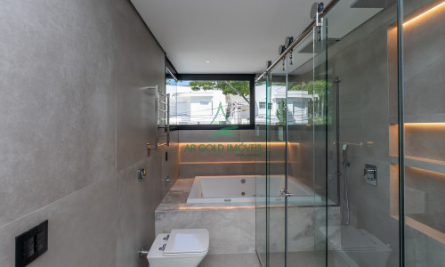 Casa à Venda em Alphaville | 516m² | 4 Suítes | Piscina com Spa | 12 Vagas | Alphaville 10